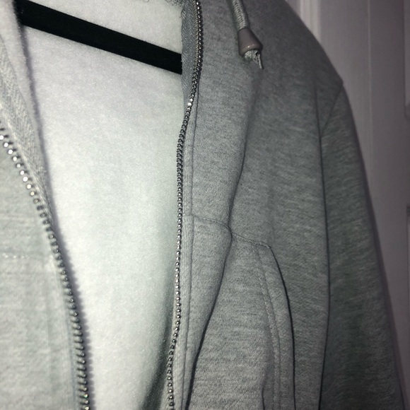 SUPER CUTE CROPPED GREY FLEECE ZIP UP - Picture 4 of 8